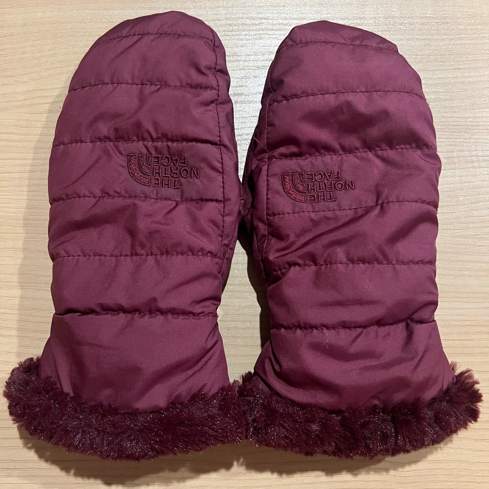 The North Face Reversible Mossbud Burgundy Mittens